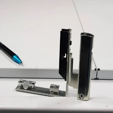 Cerniera professionale per porte e infissi in legno